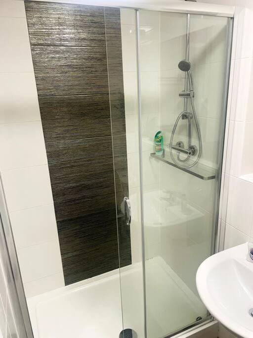 #215 1 Bed Serviced Apartment Derby Exterior photo