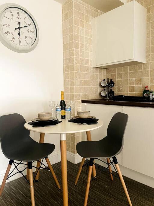 #215 1 Bed Serviced Apartment Derby Exterior photo